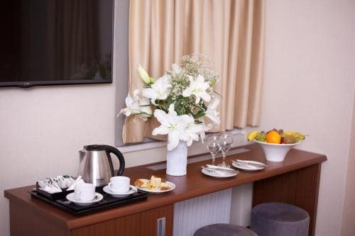 THE COACH HOTEL фото 2