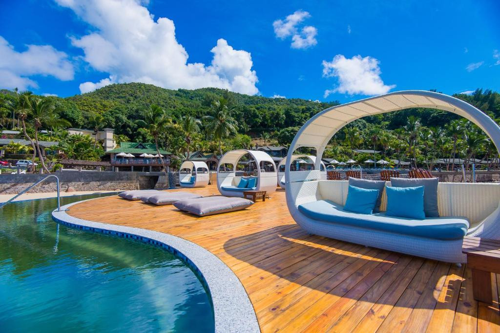 COCO DE MER & BLACK PARROT SUITES