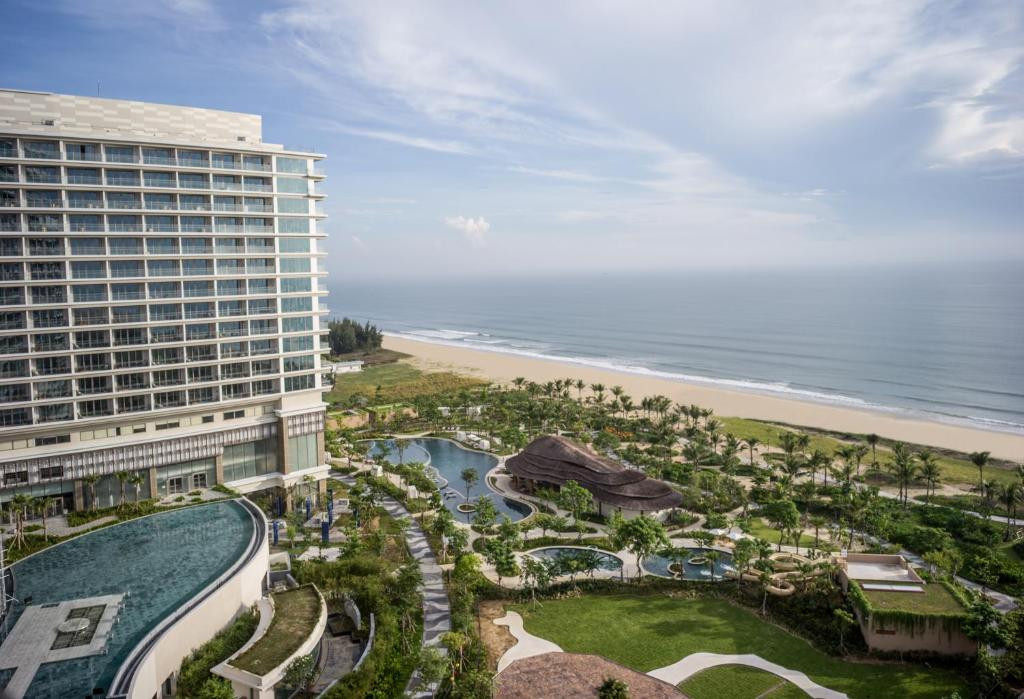 NEW WORLD HOIANA BEACH & RESORT