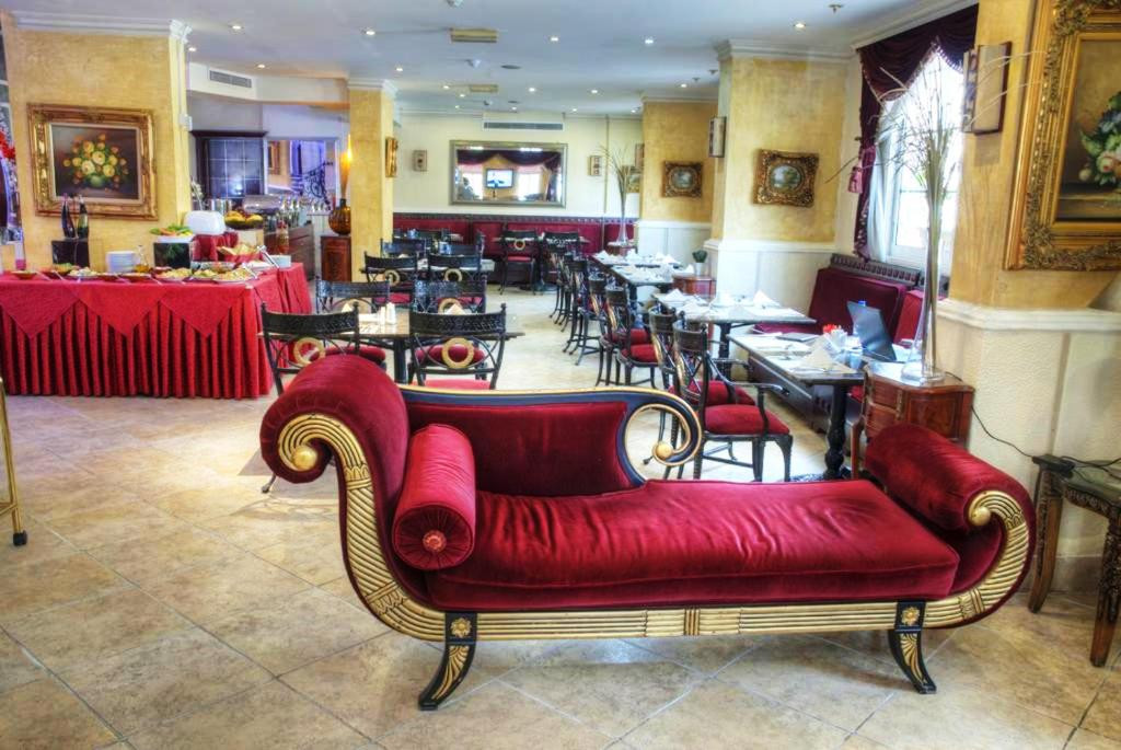 AL MAHA REGENCY SUITES фото 4