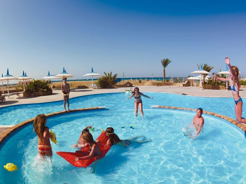 CORAL BEACH HOTEL  HURGHADA (EX. CORAL BEACH ROTANA RESORT) фото 5