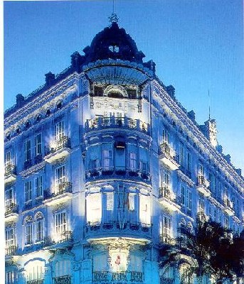 HUSA REINA VICTORIA