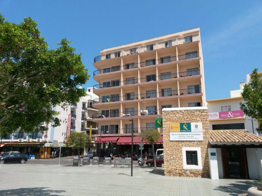 THE RED HOTEL