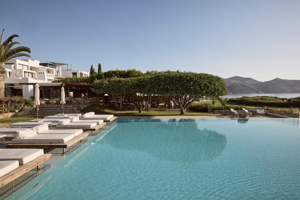 ST. NICOLAS BAY RESORT HOTEL & VILLAS