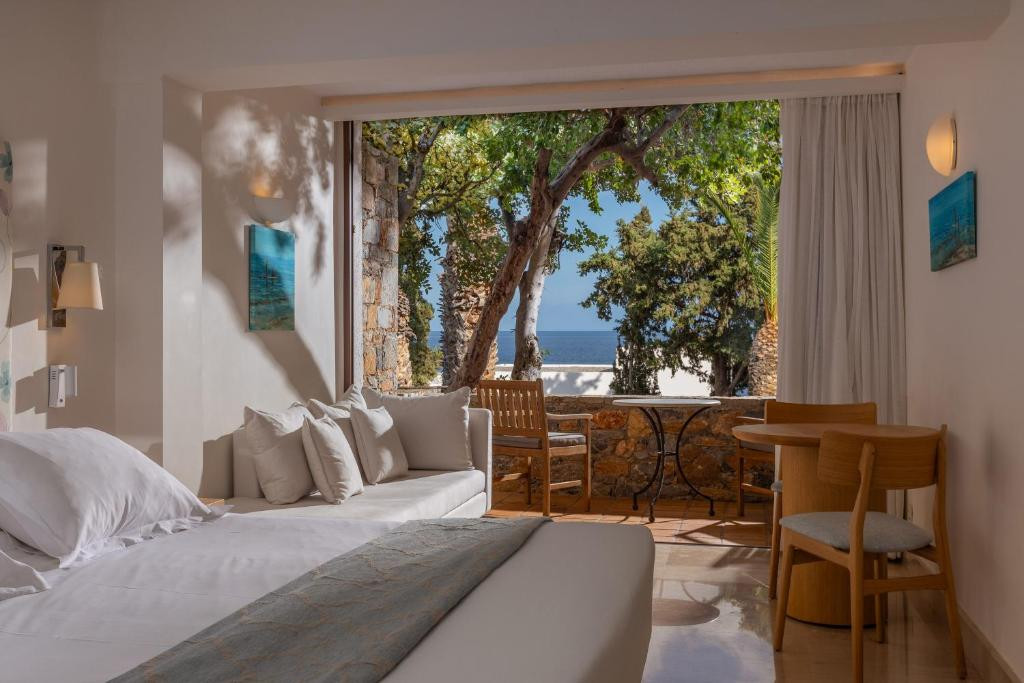 ST. NICOLAS BAY RESORT HOTEL & VILLAS фото 2