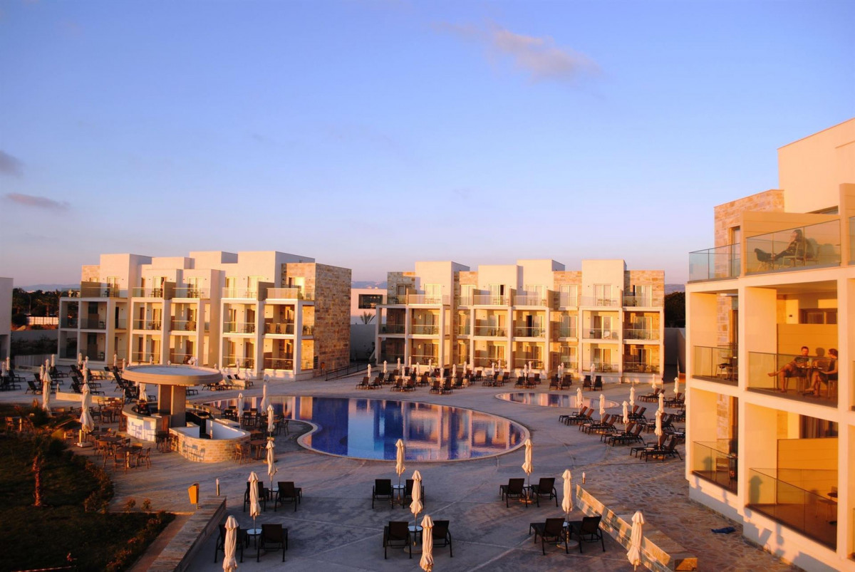 AMPHORA BEACH RESORT & SUITES