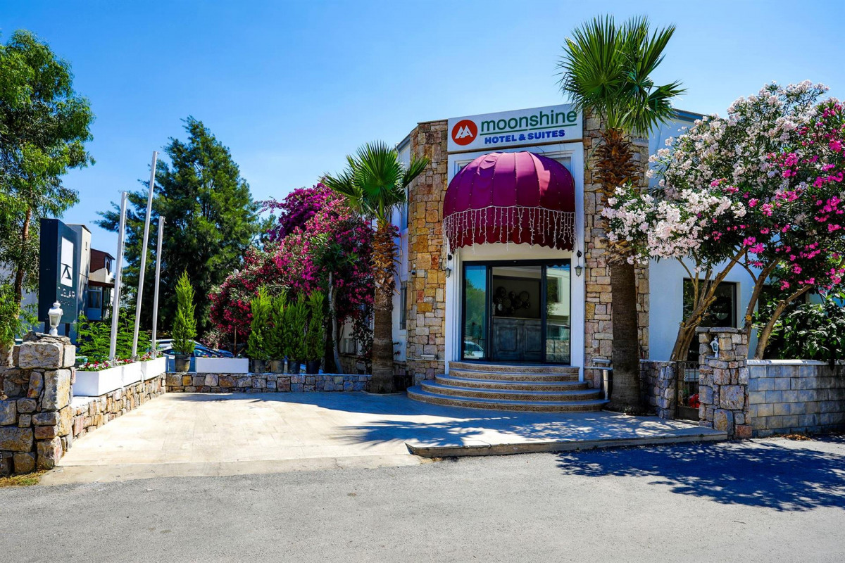 MOONSHINE HOTEL & SUITES фото 8
