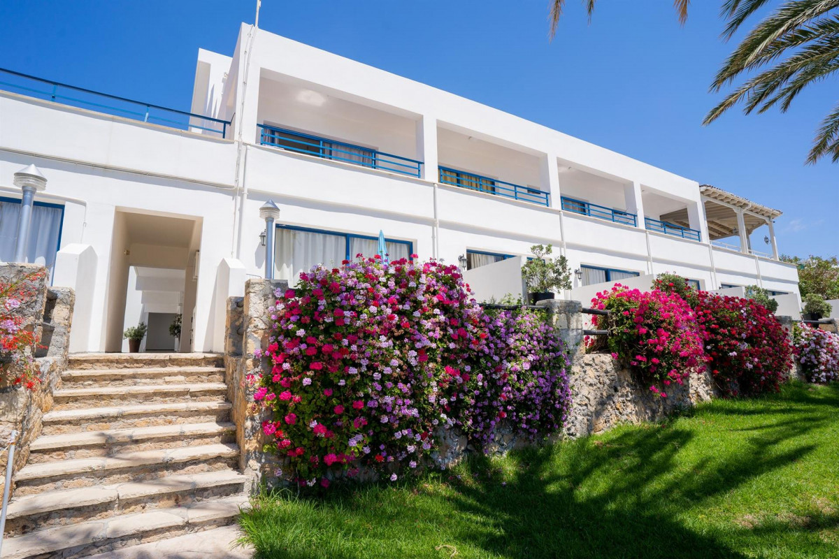 VRACHIA BEACH HOTEL & SUITES - ADULTS ONLY 16+