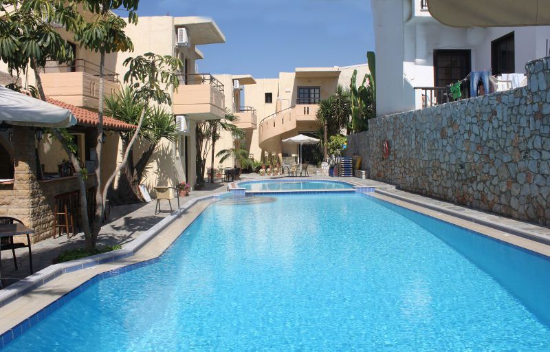 LOLAS APARTMENTS