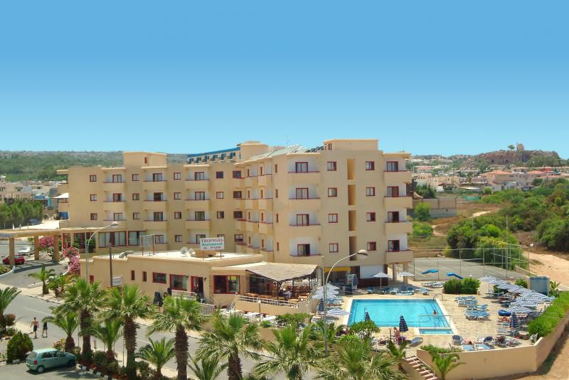 TROPICAL DREAMS HOTEL APTS