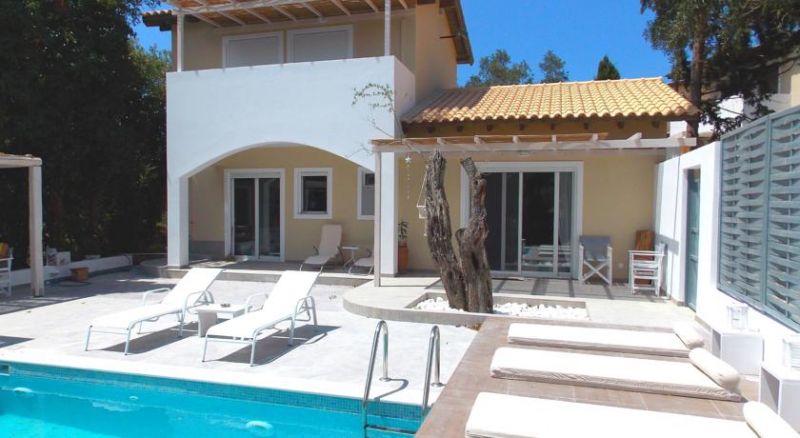 VILLA NIKOS