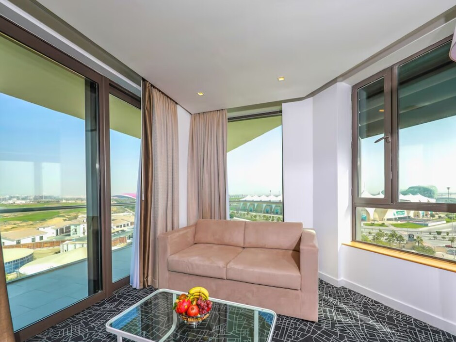 YAS PLAZA BAY BY IHG (EX. PARK INN BY RADISSON ABU DHABI YAS ISLAND) фото 4