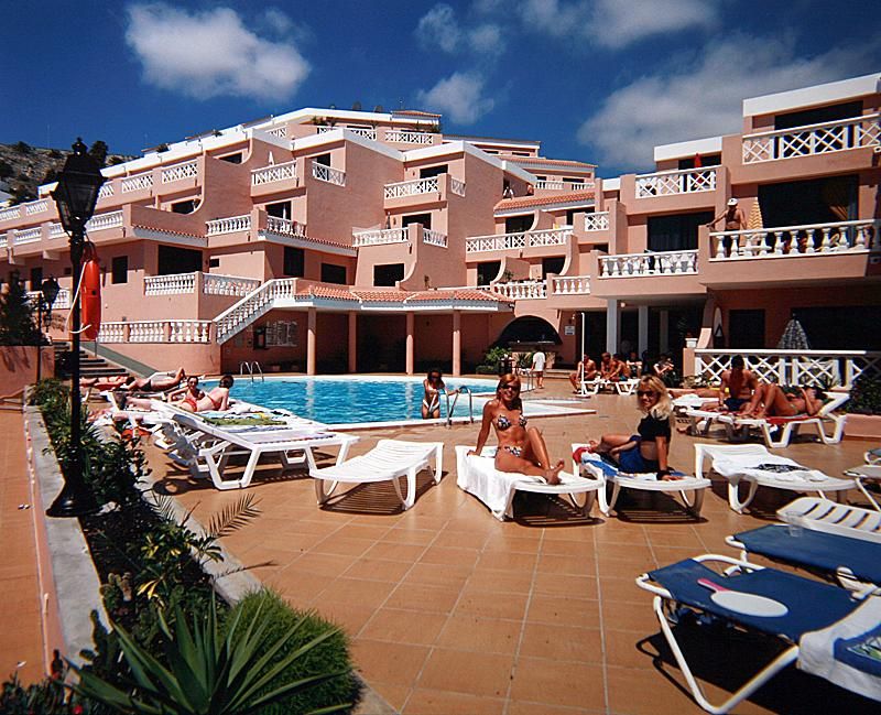 PARADISE COURT APT