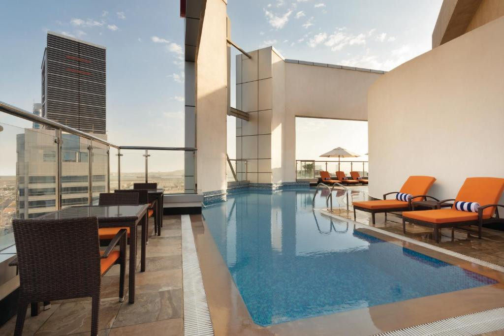 RAMADA ABU DHABI CORNICHE фото 2