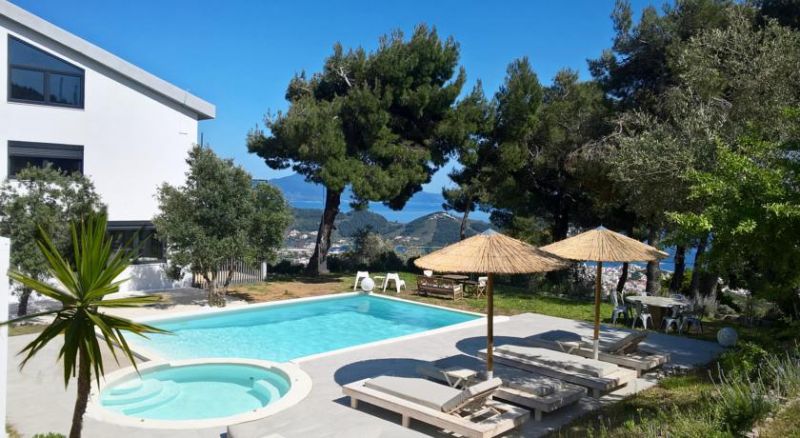 ENTECHNOS LIVING VILLAS & SUITES