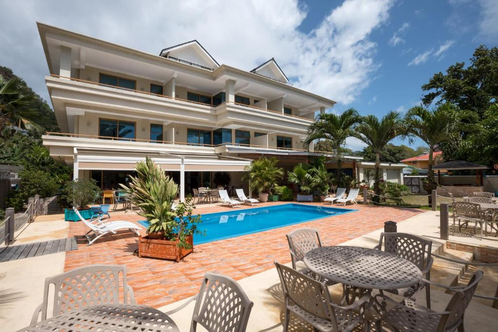 CROWN BEACH HOTEL фото 2