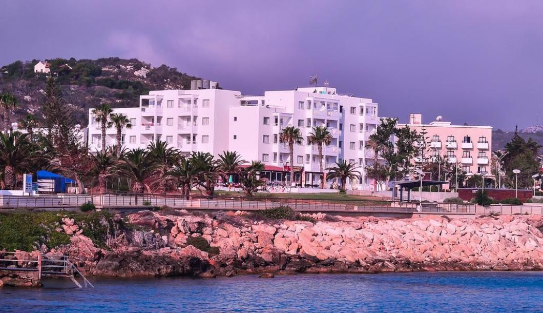 ASTREAS BEACH HOTEL & APARTMENTS