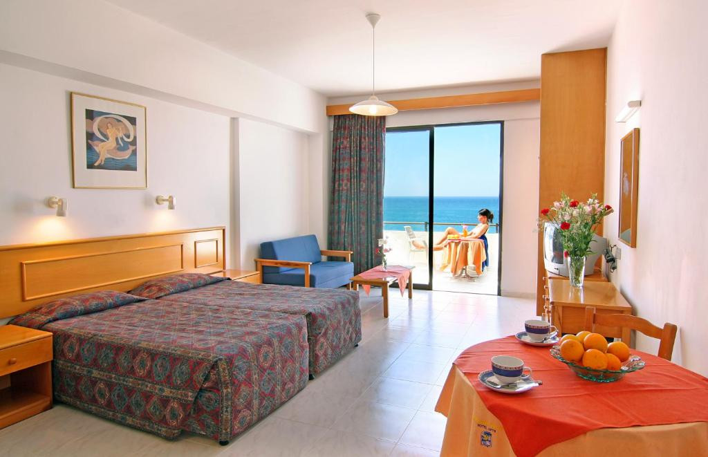 CORALLIA BEACH APTS фото 3