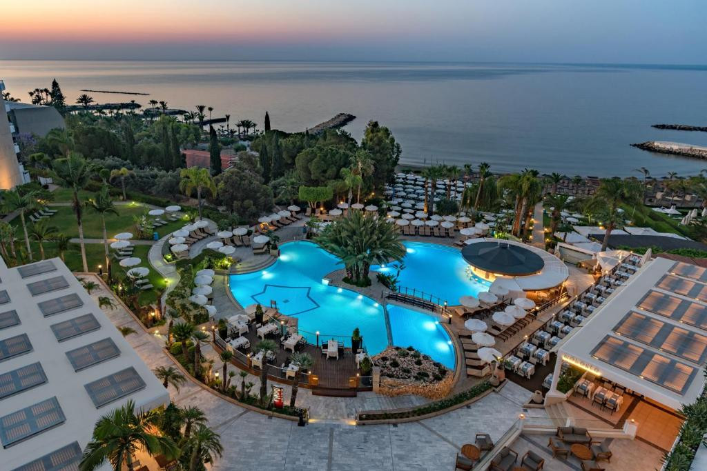 MEDITERRANEAN BEACH HOTEL фото 2