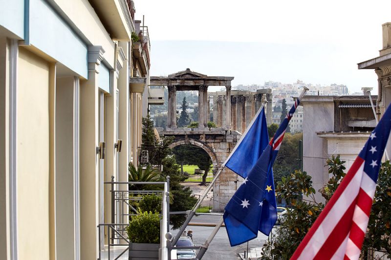 AVA HOTEL & SUITES