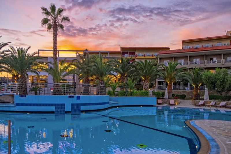 LAGOMANDRA HOTEL & SPA