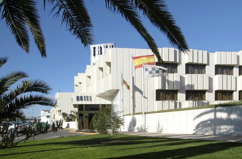 TRYP AZAFATA