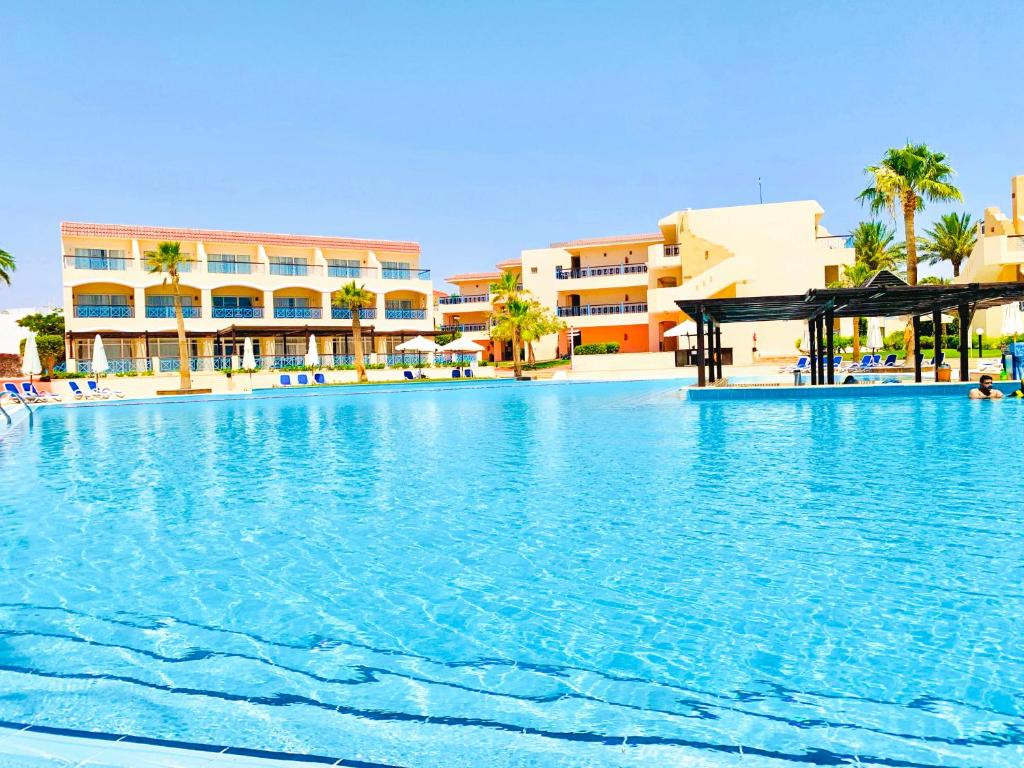 IVY CYRENE ISLAND HOTEL