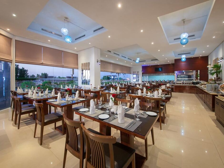 RAMADA BY WYNDHAM BEACH HOTEL AJMAN фото 4