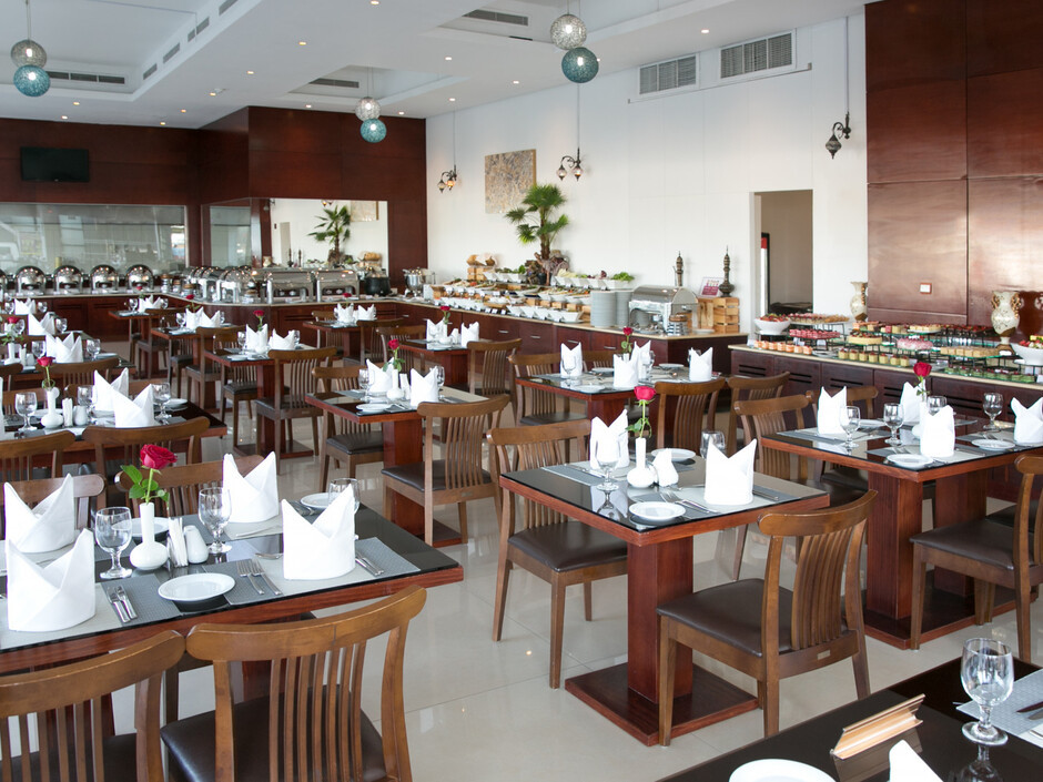 RAMADA BY WYNDHAM BEACH HOTEL AJMAN фото 8