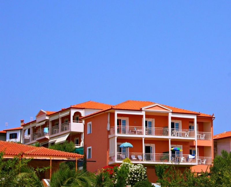 SUMMER HOUSE 