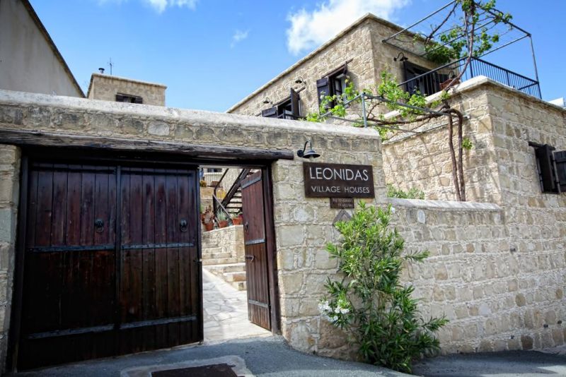 LEONIDAS VILLAGE HOUSES