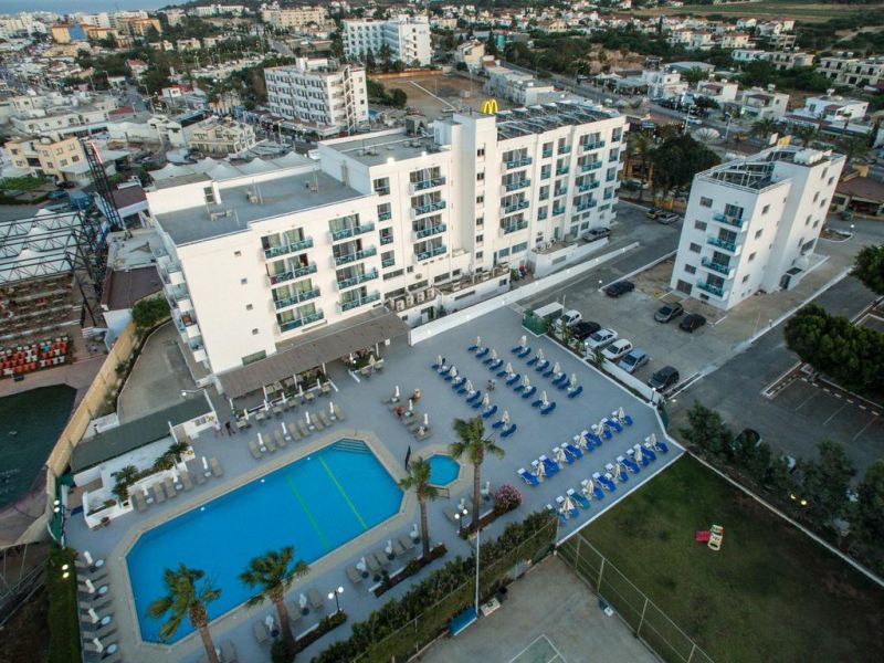 KAPETANIOS BAY