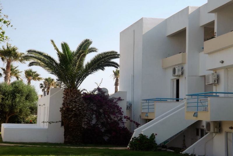 LEONIDAS HOTEL & STUDIOS