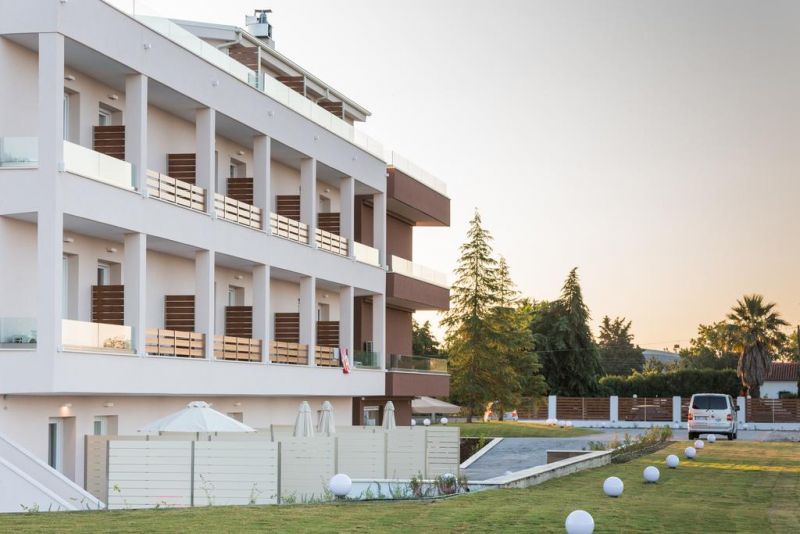 MYTHIC SUMMER HOTEL