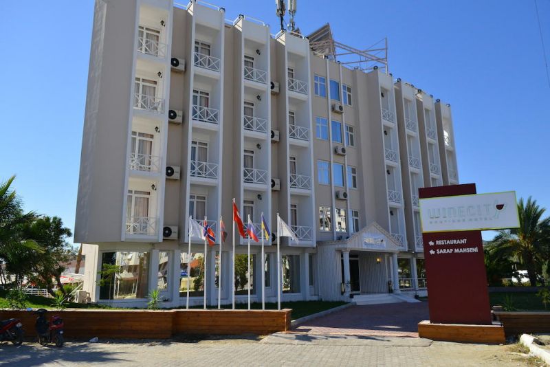 WINECITY HOTEL