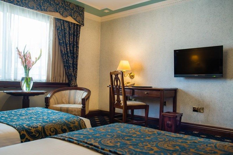 SAROVA STANLEY фото 3