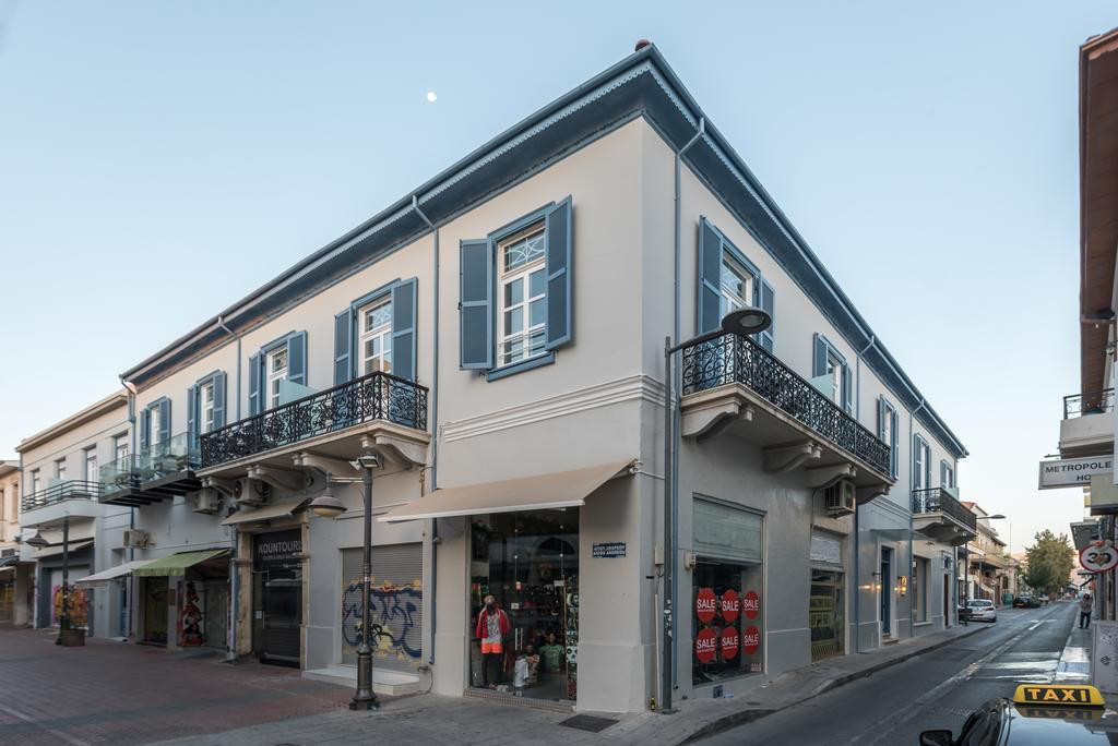 SIR PAUL BOUTIQUE HOTEL