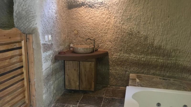 THE VILLAGE CAVE фото 4