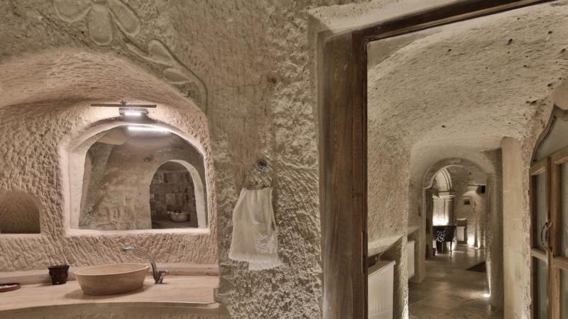 THE VILLAGE CAVE фото 5
