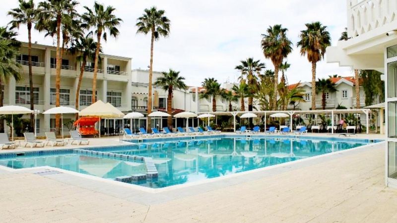 LA HOTEL