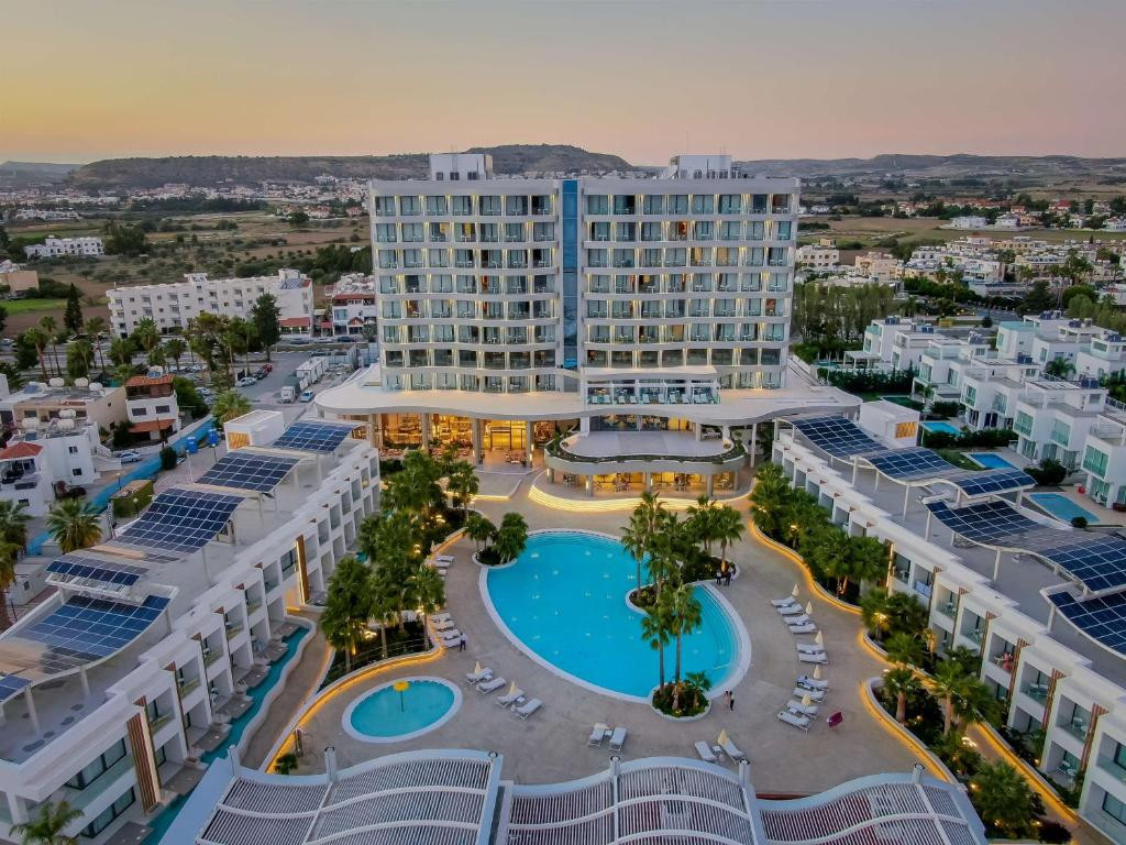 RADISSON BEACH LARNACA