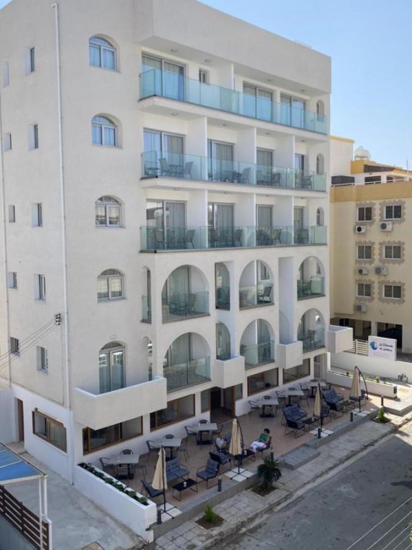 LA VERANDA DE LARNACA HOTEL