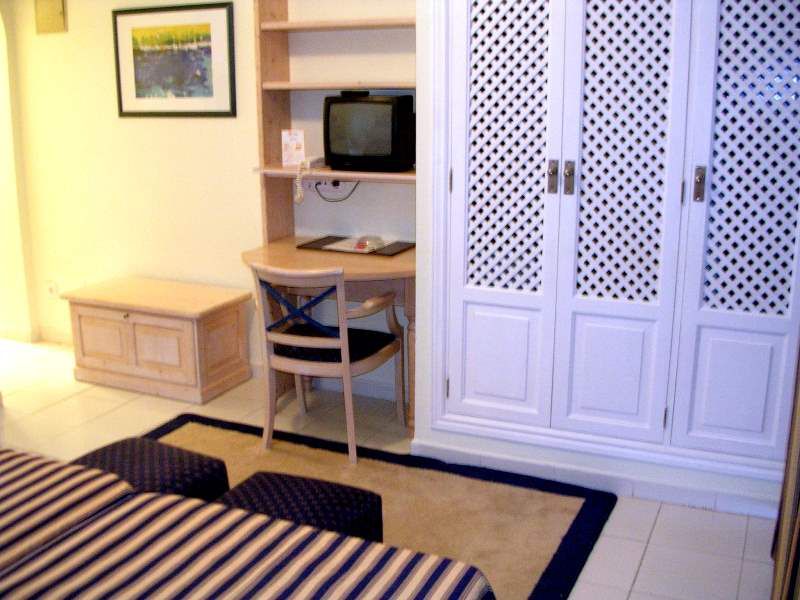 ROC BUGAMBILIA APARTHOTEL фото 4