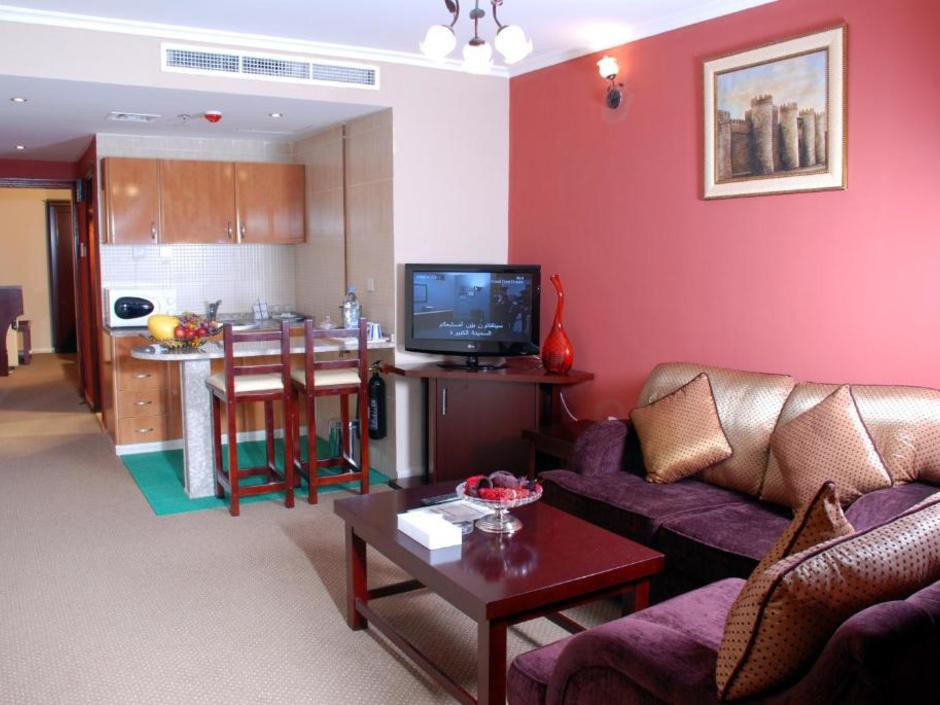 AL BUSTAN TOWER HOTEL SUITES фото 8