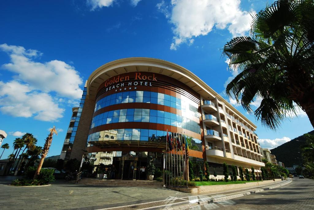 GOLDEN ROCK BEACH HOTEL фото 2
