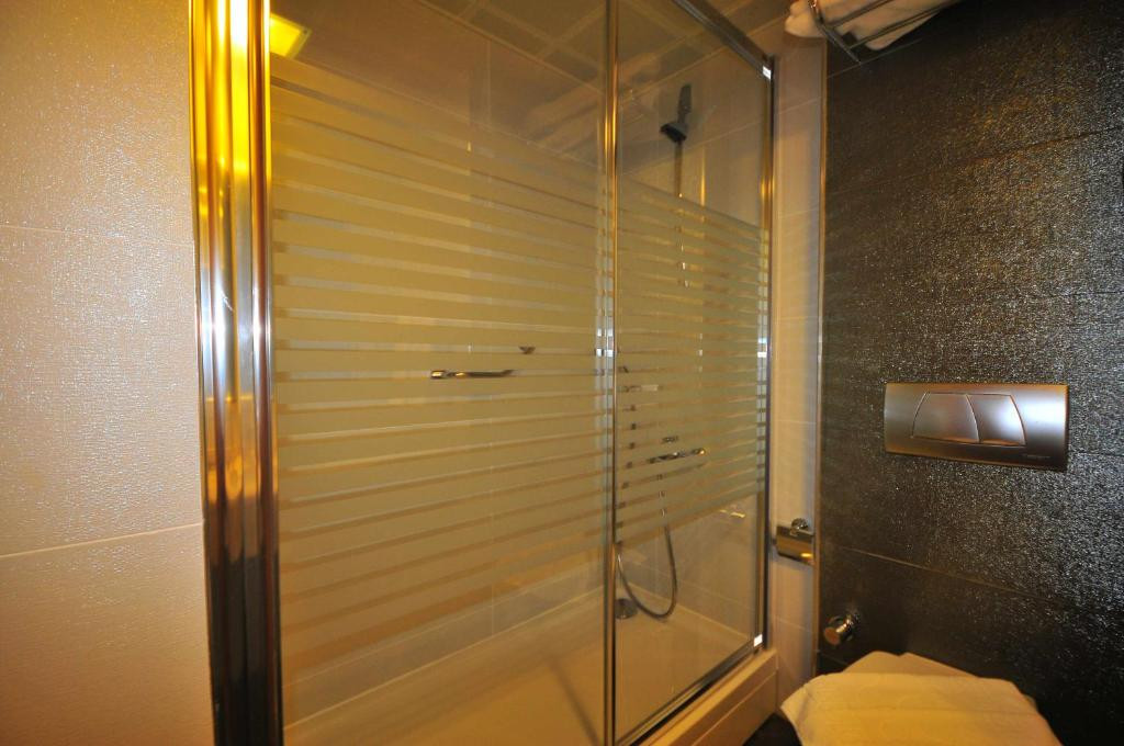 GOLDEN ROCK BEACH HOTEL фото 4