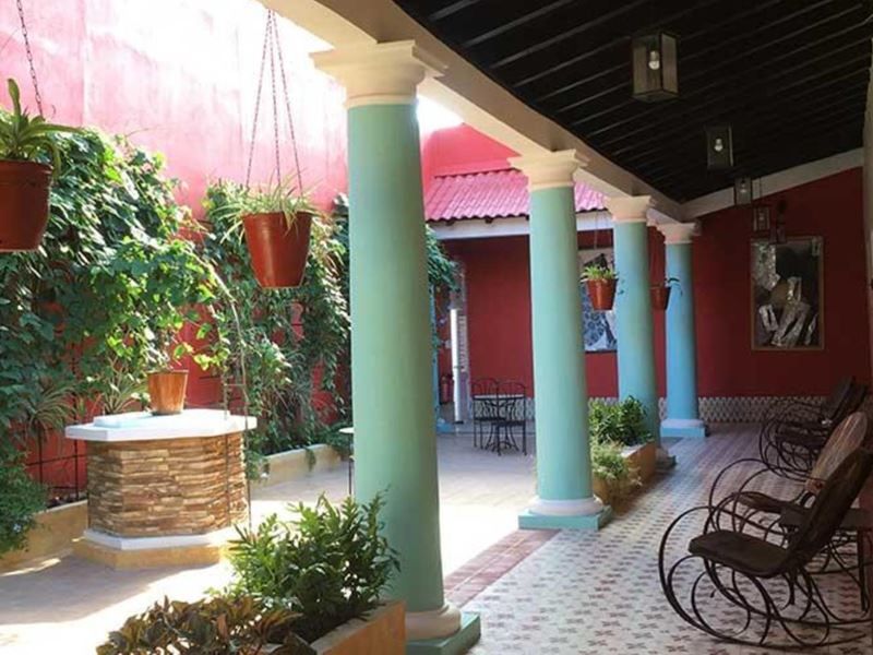 HOTELES E ESMERALDA