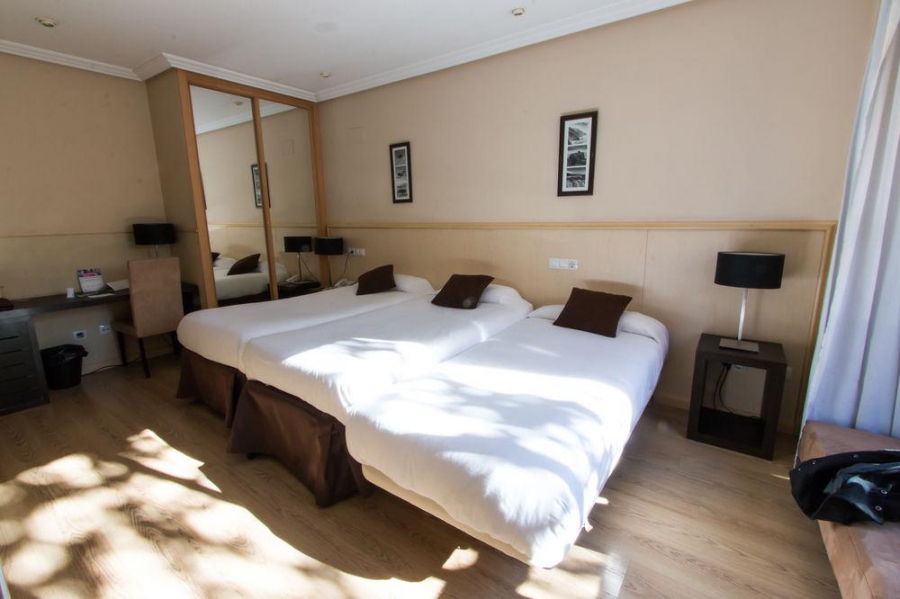 A&H HOTEL SUITES FERIA DE MADRID фото 8
