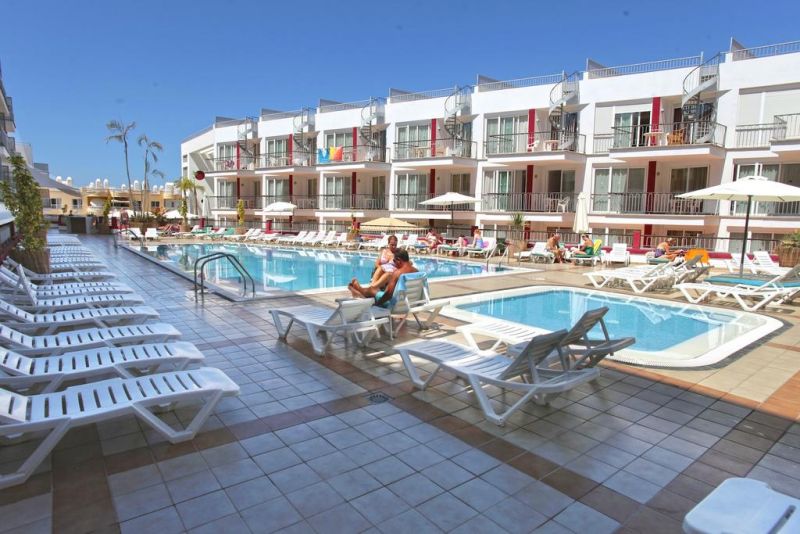 APARTAMENTOS ARENA SUITES