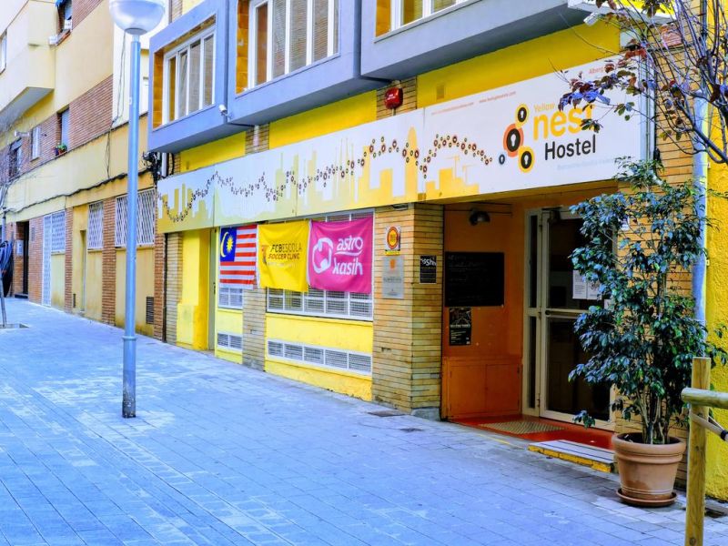 FEETUP YELLOW NEST HOSTEL BARCELONA